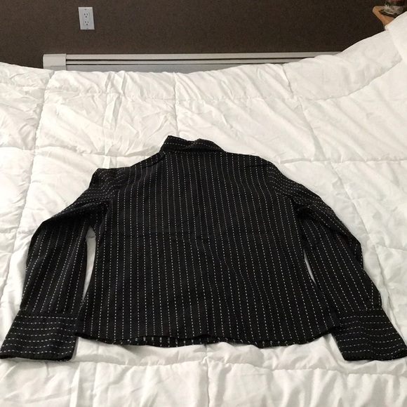 Button up shirt - Picture 2 of 3